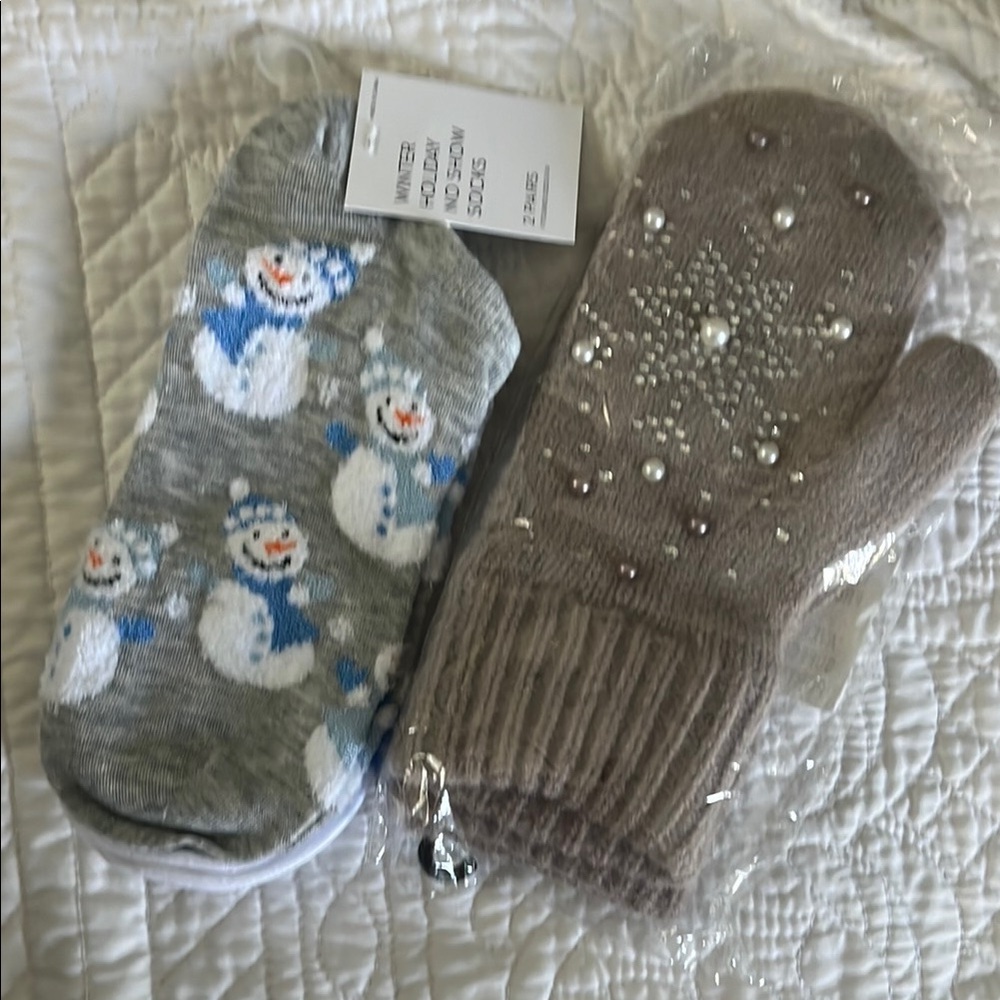 Snowman Socks and Beaded Mittens Set